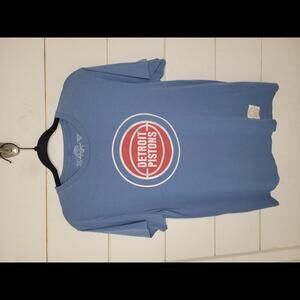 Retro Sport Detroit Pistons medium blue tee shirt
